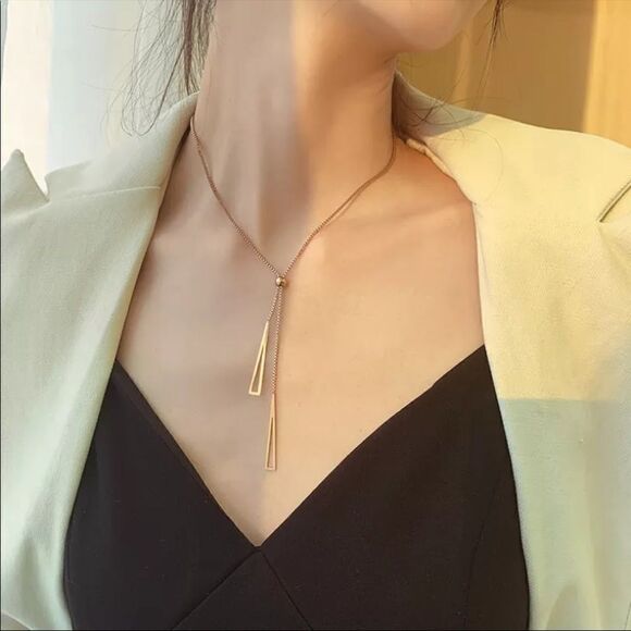 - #40 NEW 18K Gold Plated Lariat Triangle Necklace - Picture 3 of 8